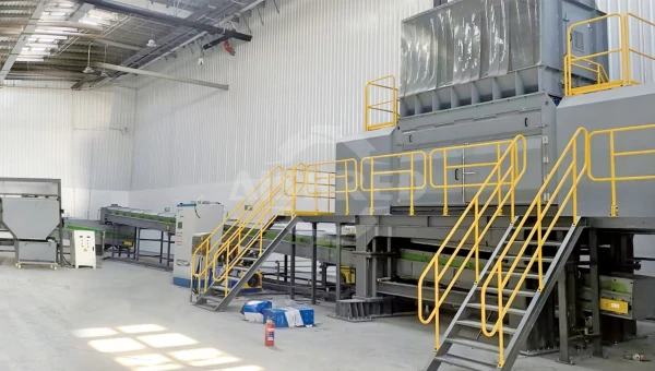 UAE PP/PS Plastic Hanger Recycling with Customized Single-Shaft Grinder & Magnetic Separator