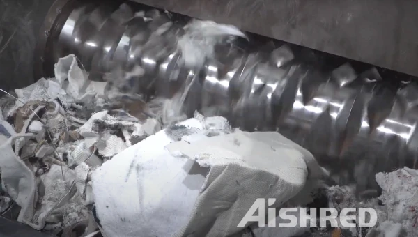 Single Shaft Shredder Shreds New and Used Carpet