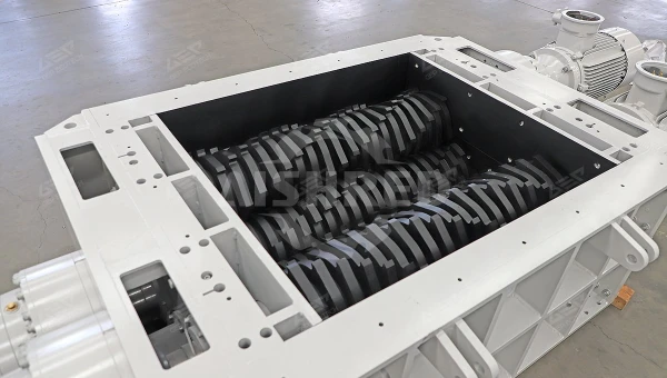 The Effect of Four Shaft Shredder in Handling Hazardous Waste Barrels