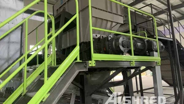 Solid & Bulky Waste Shredder Machine